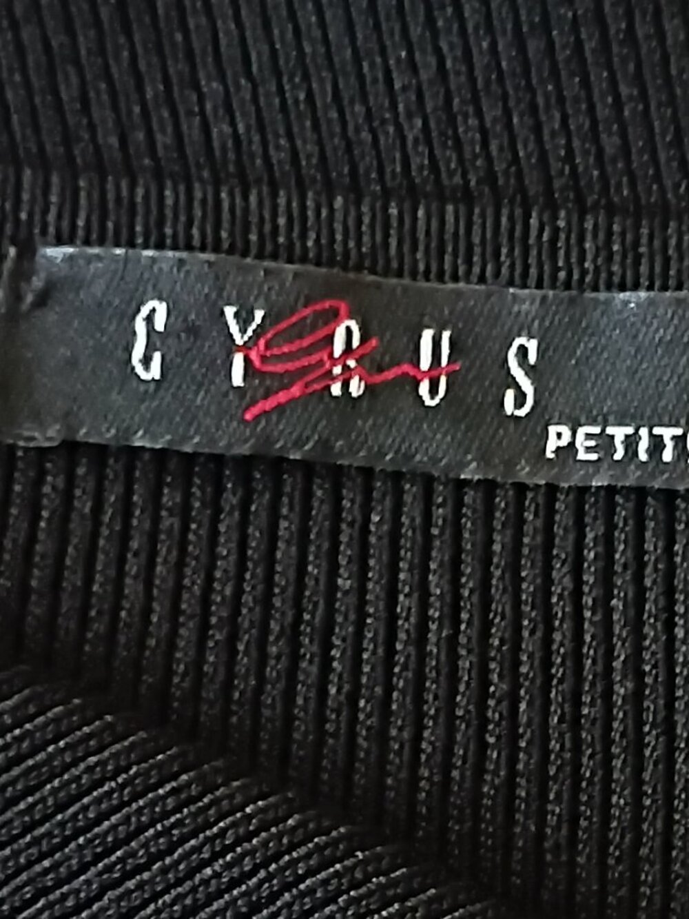 Cyrus - Picture 17 of 17